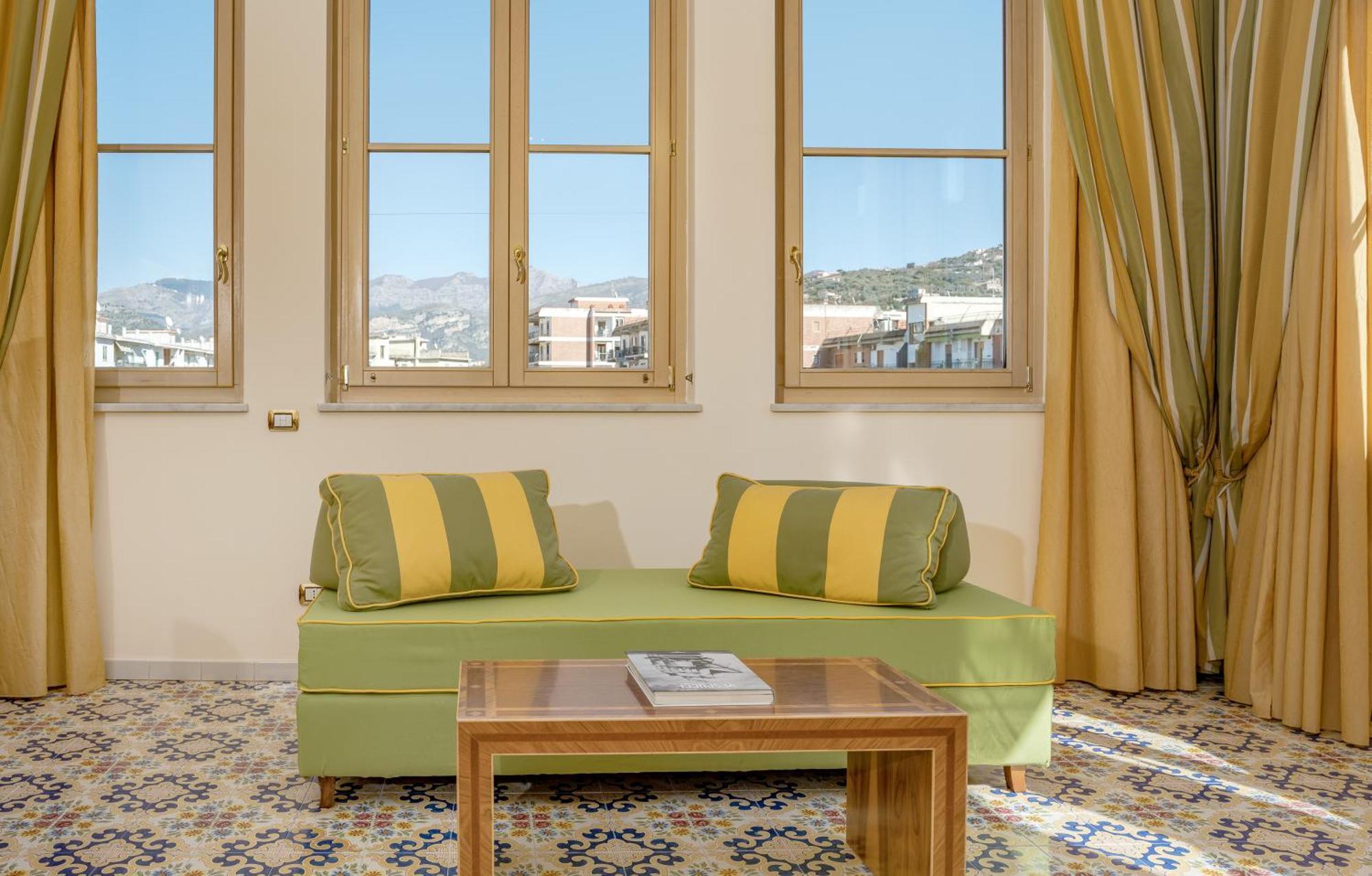 Hotel Antiche Mura Sorrento Luaran gambar