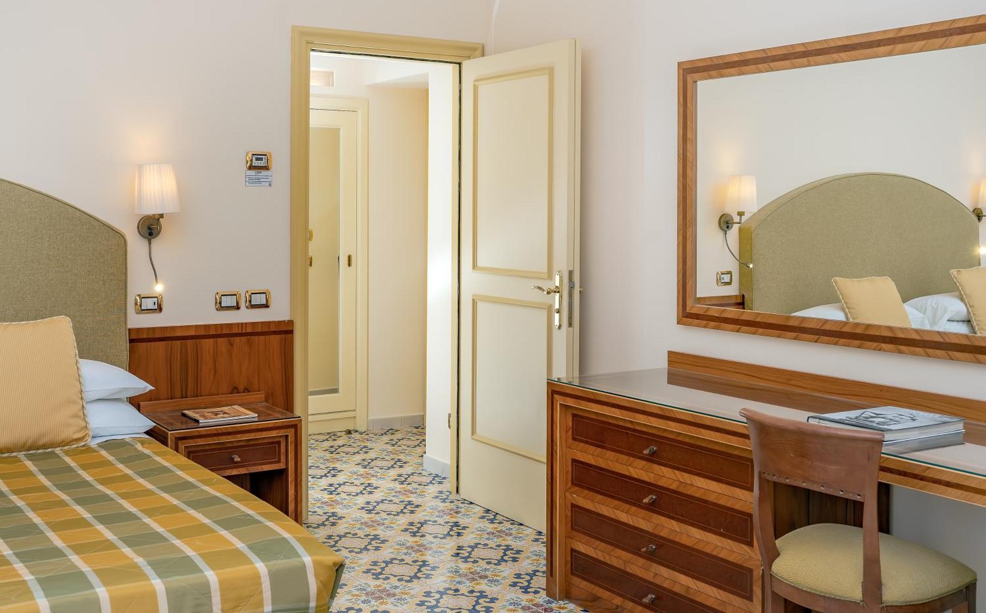 Hotel Antiche Mura Sorrento Luaran gambar