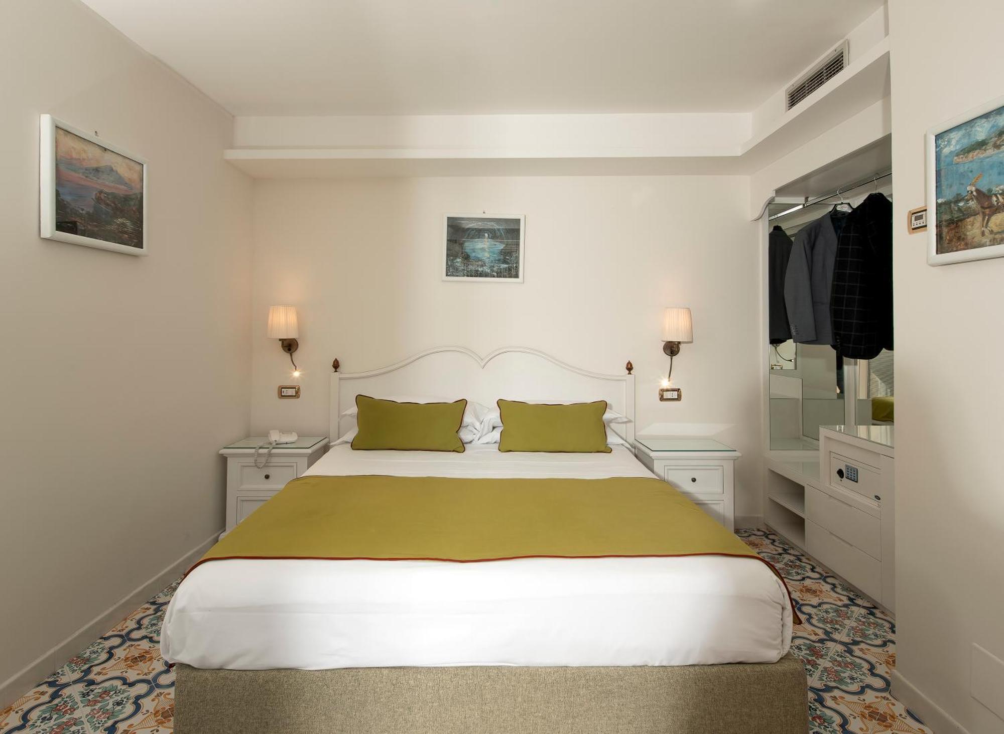 Hotel Antiche Mura Sorrento Luaran gambar